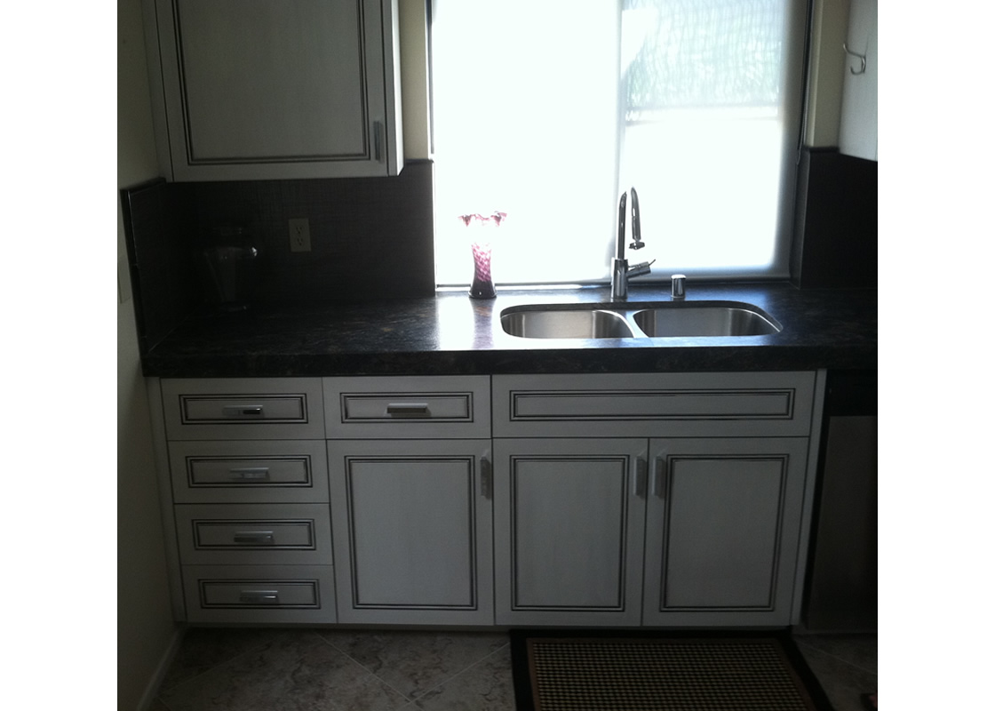 A picture of the kitchen sink